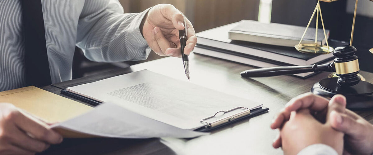 Основными отличиями нотариуса от адвоката являются фото 1