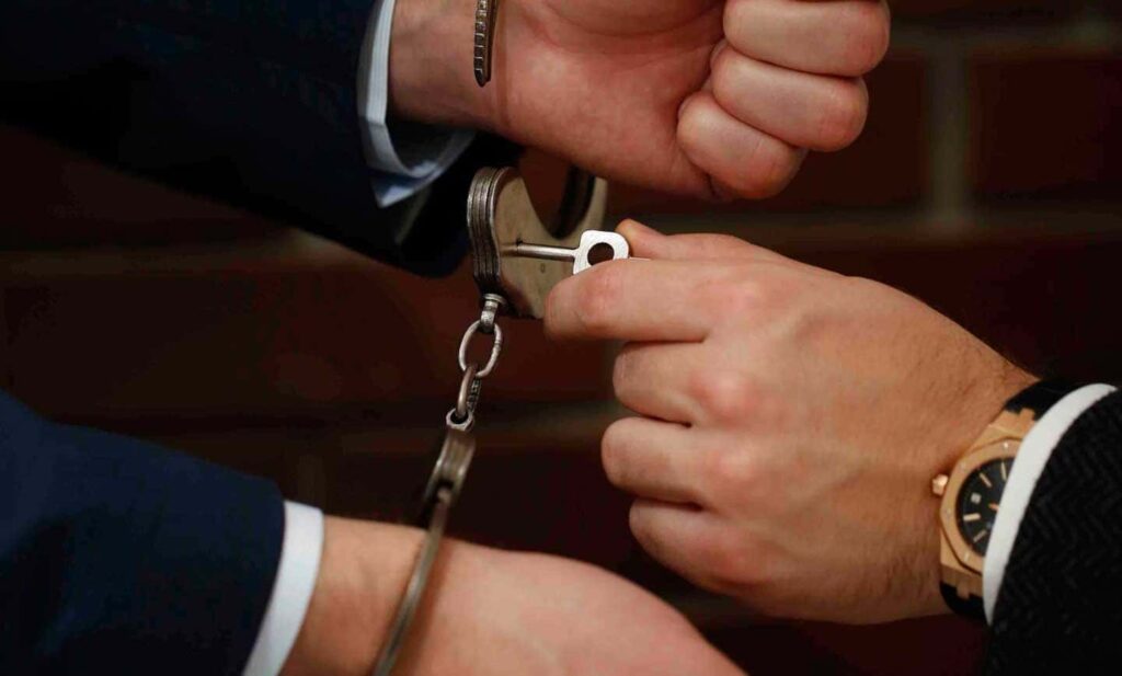 О НАРУШЕНИИ ПРАВА НА ЗАЩИТУ ПОДСУДИМОГО